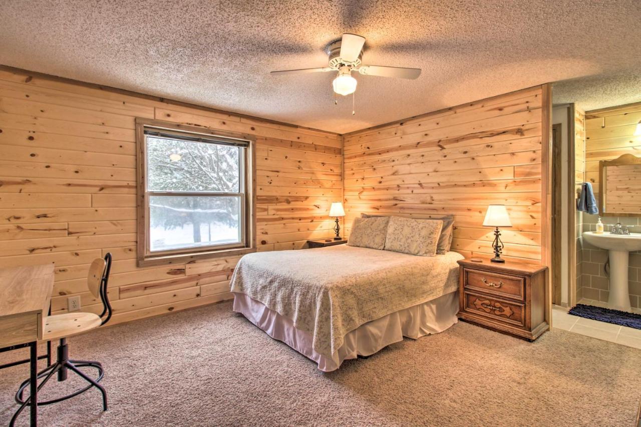 Cozy Crosby Cabin Near Serpent Lake And Main St Exterior foto